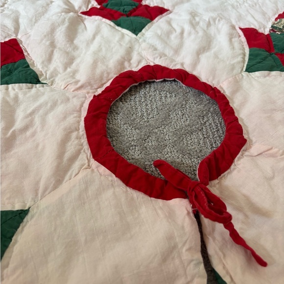 Vintage Quilted Granny Square Christmas Tree Skirt Red Green White Festive Holid - Picture 3 of 5